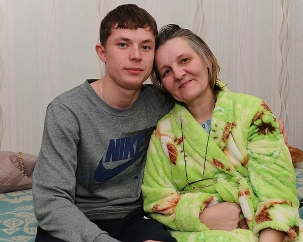 Как сложилась жизнь мальчика Влада Кудряшова, который с 8 лет ухаживал за парализованной матерью